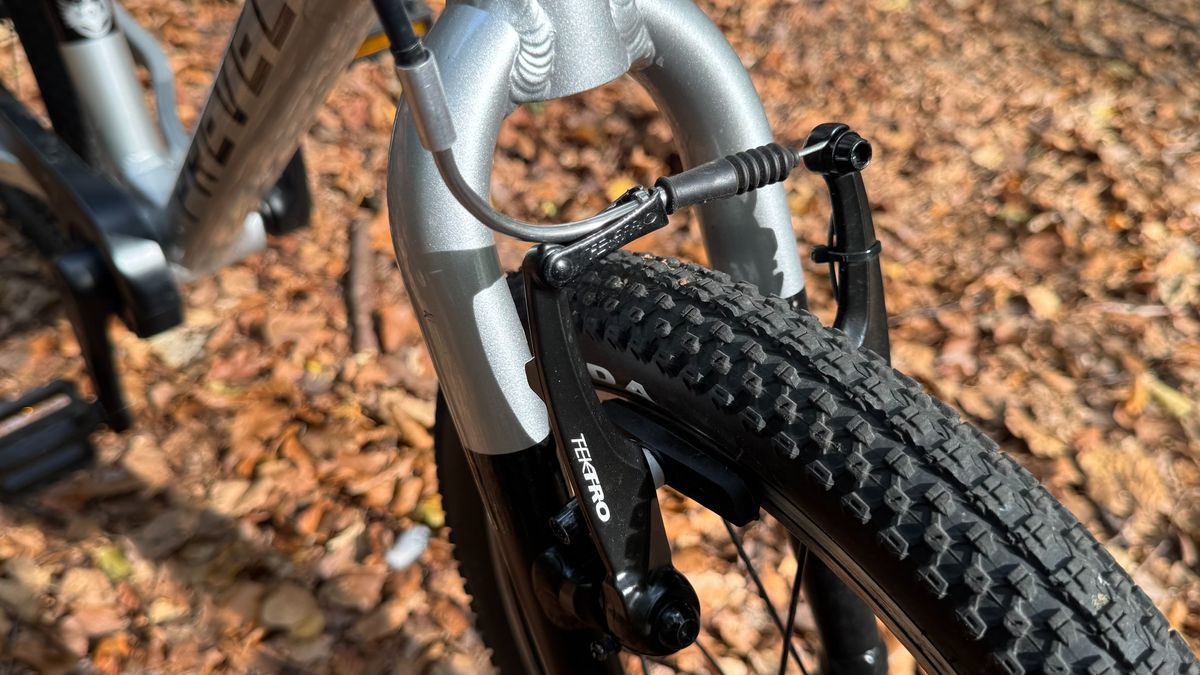 Tektro V-brakes on the front of the Prevelo Alpha Two