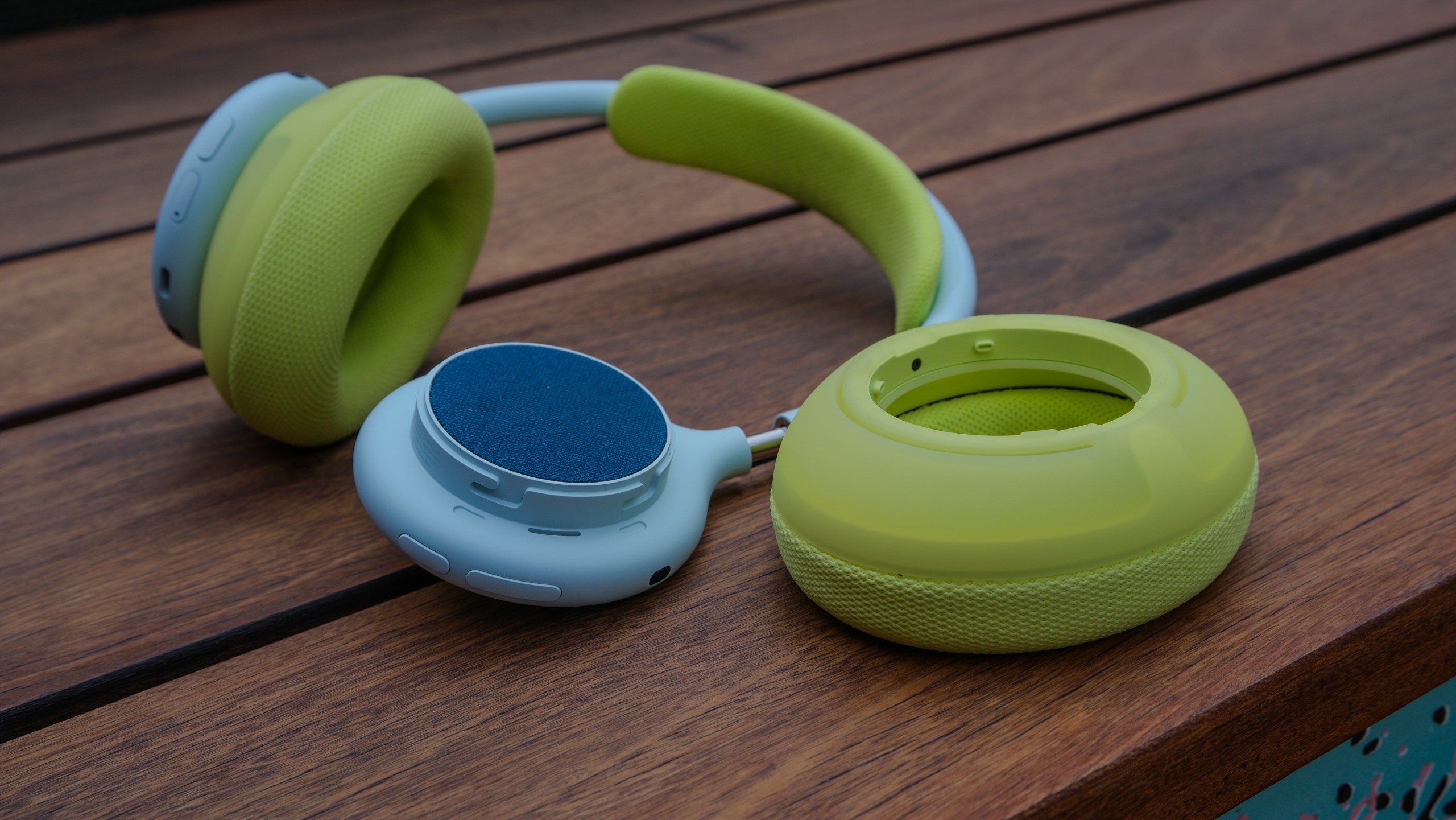 Beats 360 with the Volt ear cushions removed and the transducer exposed