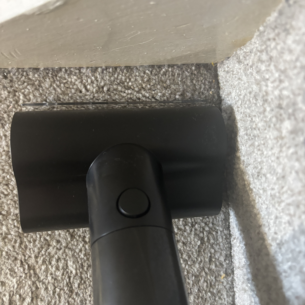 Dreame V20 Pro Cordless motorised mini-brush on stairs