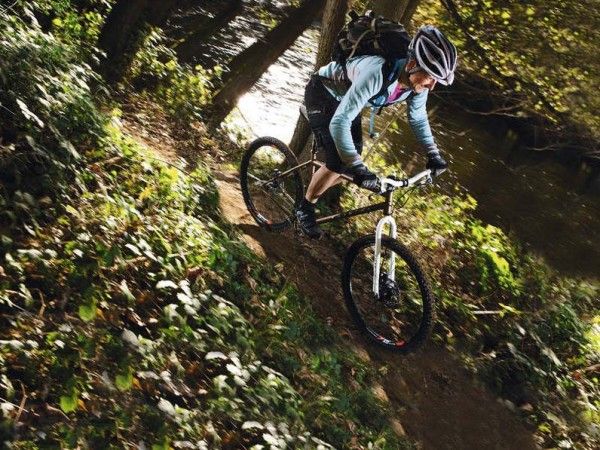 The conventionally 26in iO remains a ﬁrm favourite on UK trails