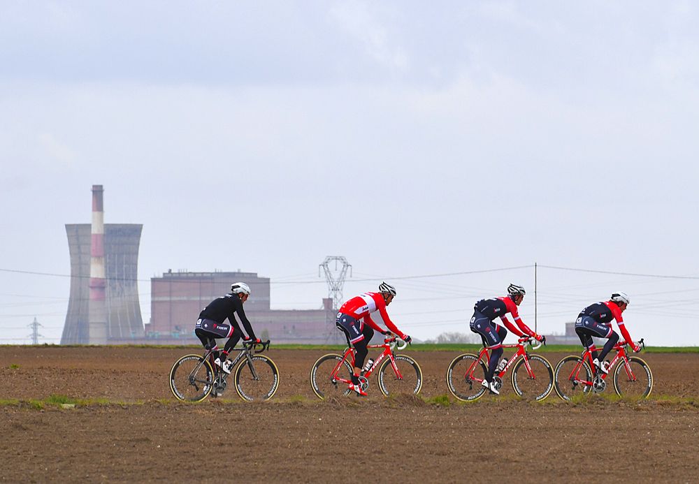 Trek-Segafredo joined by a Lotto Soudal rider for the recon
