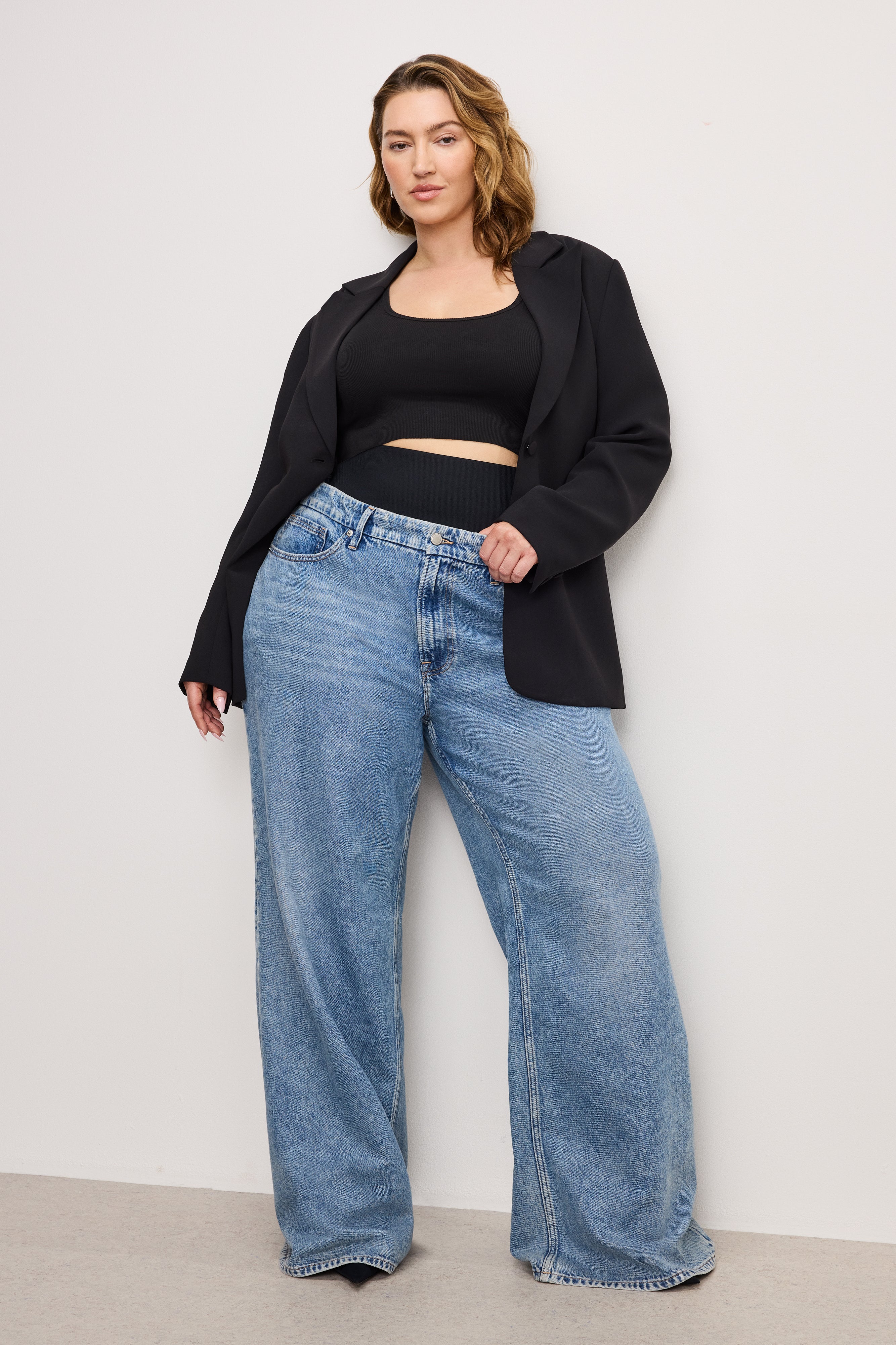 Wide -leg -solving jeans