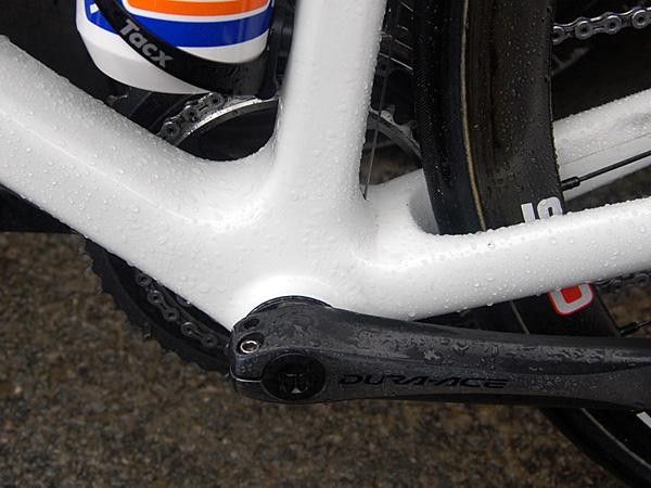 Giant have opted for press-fit bottom bracket cups that allow for a lighter system and provide more real estate for the down tube and chain stays.