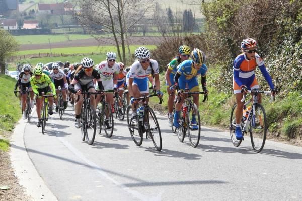 The front of the race on a steep section