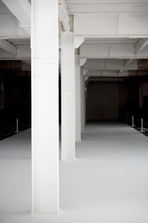 white catwalk to clash with the rough appearance of the Garage Vaugirard.