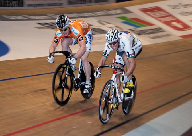Stefan Nimke and Erik Balzer sprint it out.