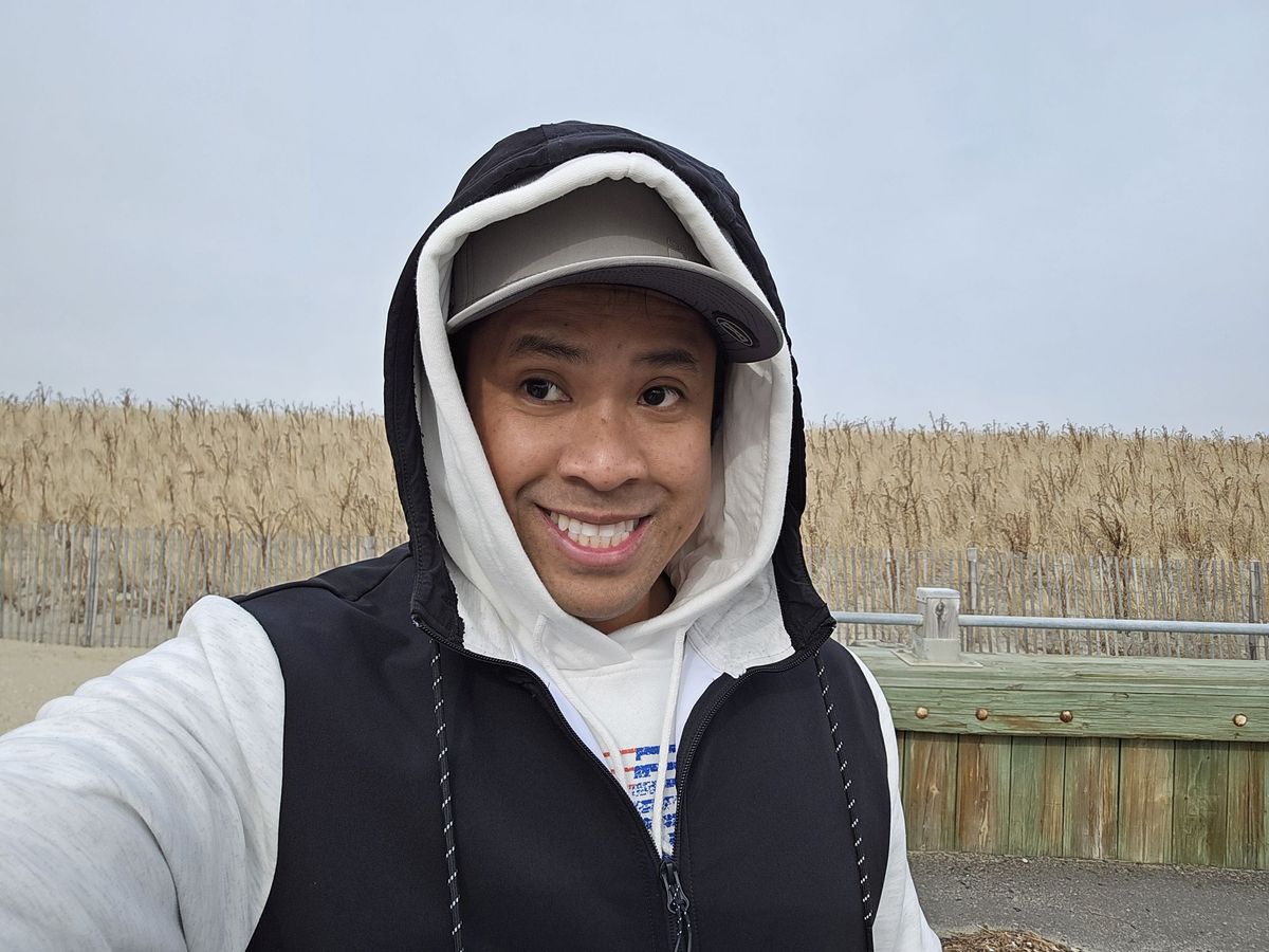 Samsung Galaxy S24 Ultra selfie sample.