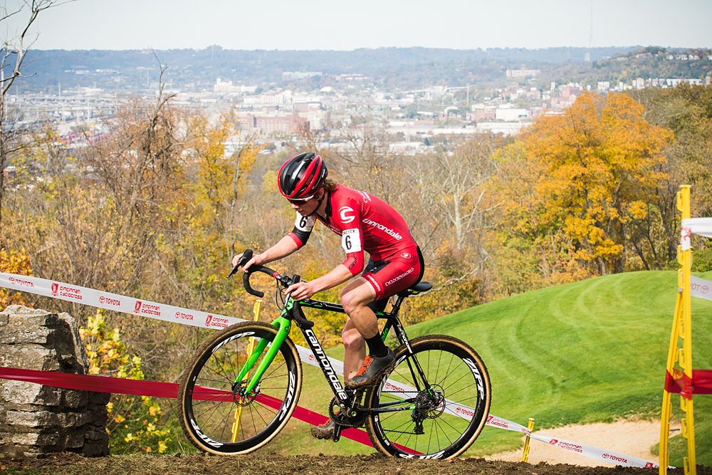 Cameron Beard (USA) makes his way up a tough section of the course, junior men