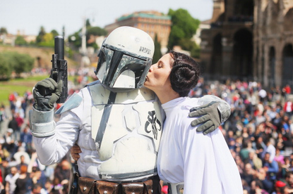 Star Wars nerds will hate this picture of 'Leia' kissing the enemy
