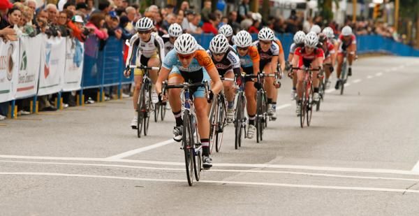 Laura Brown (Local Ride/Dr. Vie Superfoods +) sprinting for a prime.