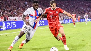 Franck Kessié of Barcelona (L) fights for the ball with Lucas Hernandez of Bayern München (R) 