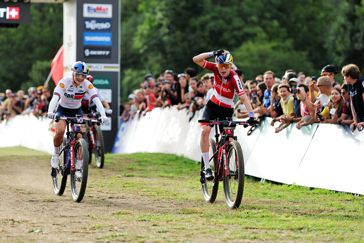 Laura Stigger reacts as she beats Evie Richards to the short track world title