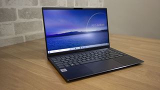 Asus ZenBook 14 UX425J open