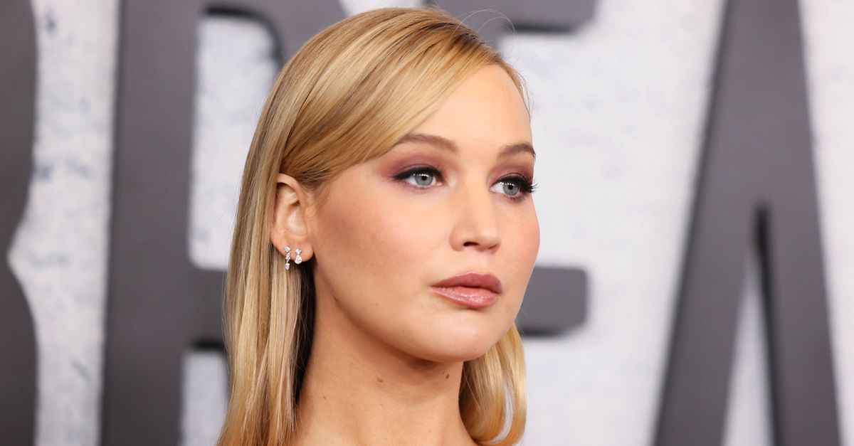 Pregnant Jennifer Lawrence Wore This Elegant Color Trend