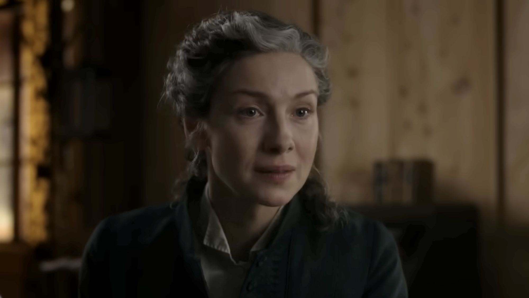 Claire (Caitr&amp;iacute;ona Balfe) speaks to Fanny on Outlander.