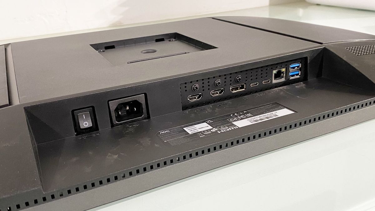 AOC Graphic Pro U32U3CV during our review