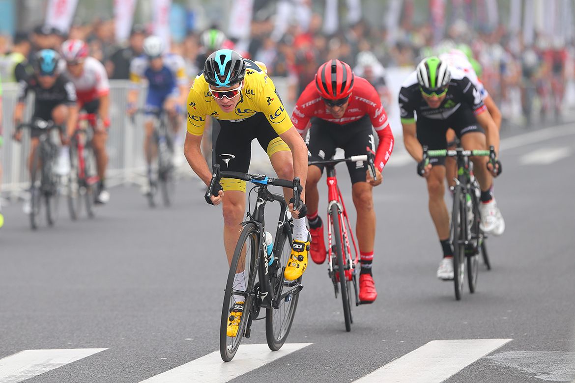 Chris Froome attacks the bunch