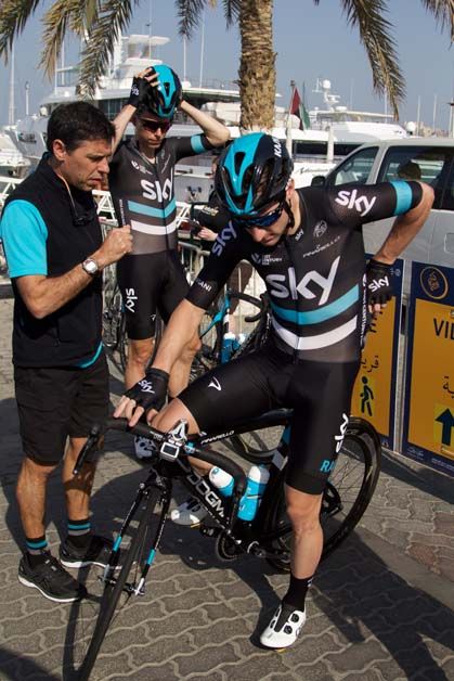 Elia Viviani getting ready before stage 2
