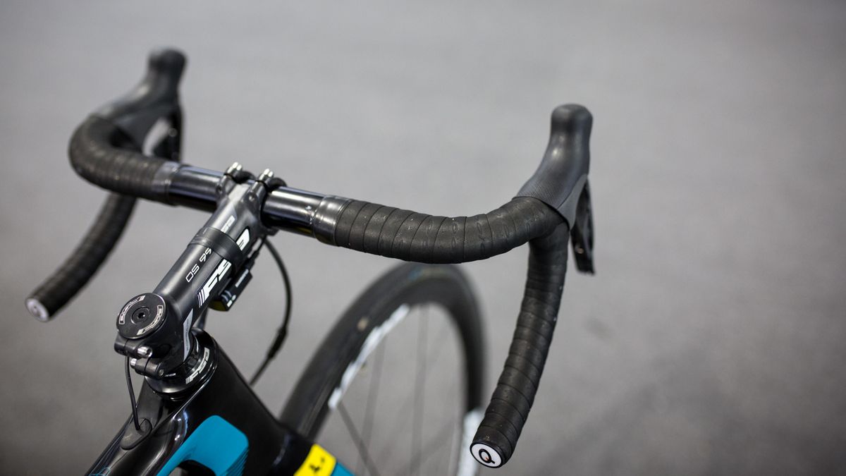 The handlebar tape is supplied by Italian brand Prologo