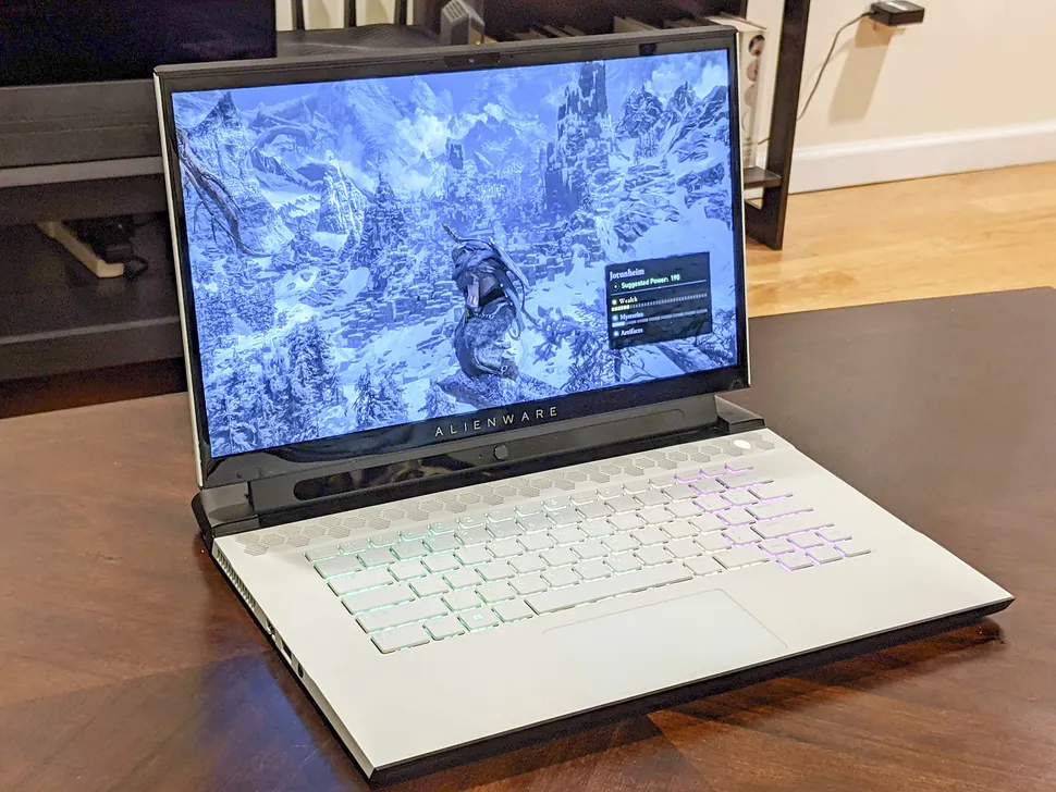 Desain Alienware m15 R4