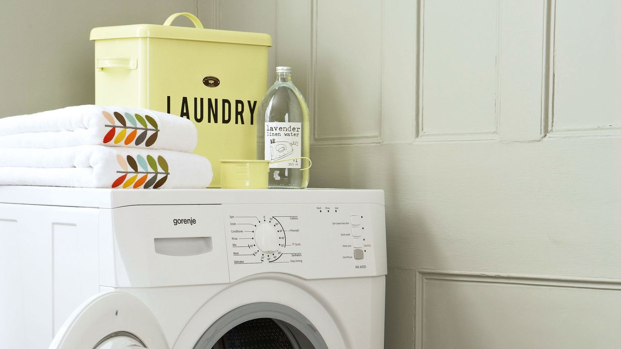 washing machine and laundry basket with detergent