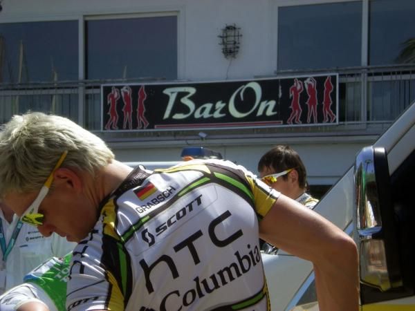 Former time trial world champion Bert Grabsch doesn't notice that the bar is...on!