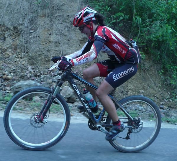 Angela Parra climbs
