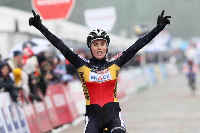 Sanne Cant takes the win in Oostmalle