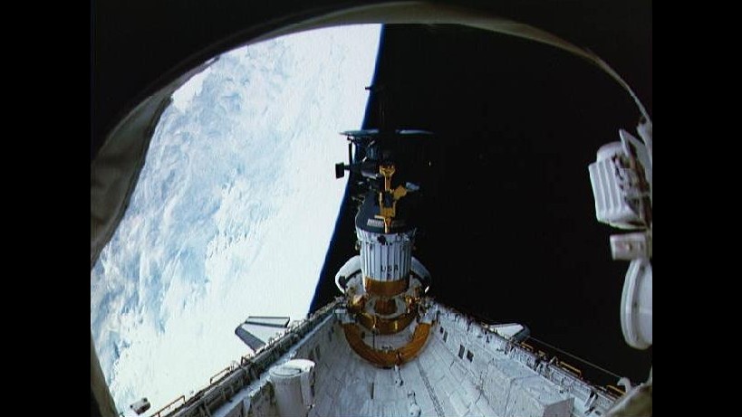 Despliegue de NASA Galileo y el IUS desde la bodega de carga del STS-34 Atlantis el 18 de octubre de 1989. NASA & JPL & KSC