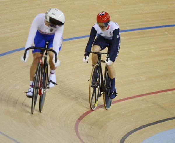 Ekaterina Gnidenko (Russian Federation) met Victoria Pendleton (Great Britain) in the sprint 1/16 finals.