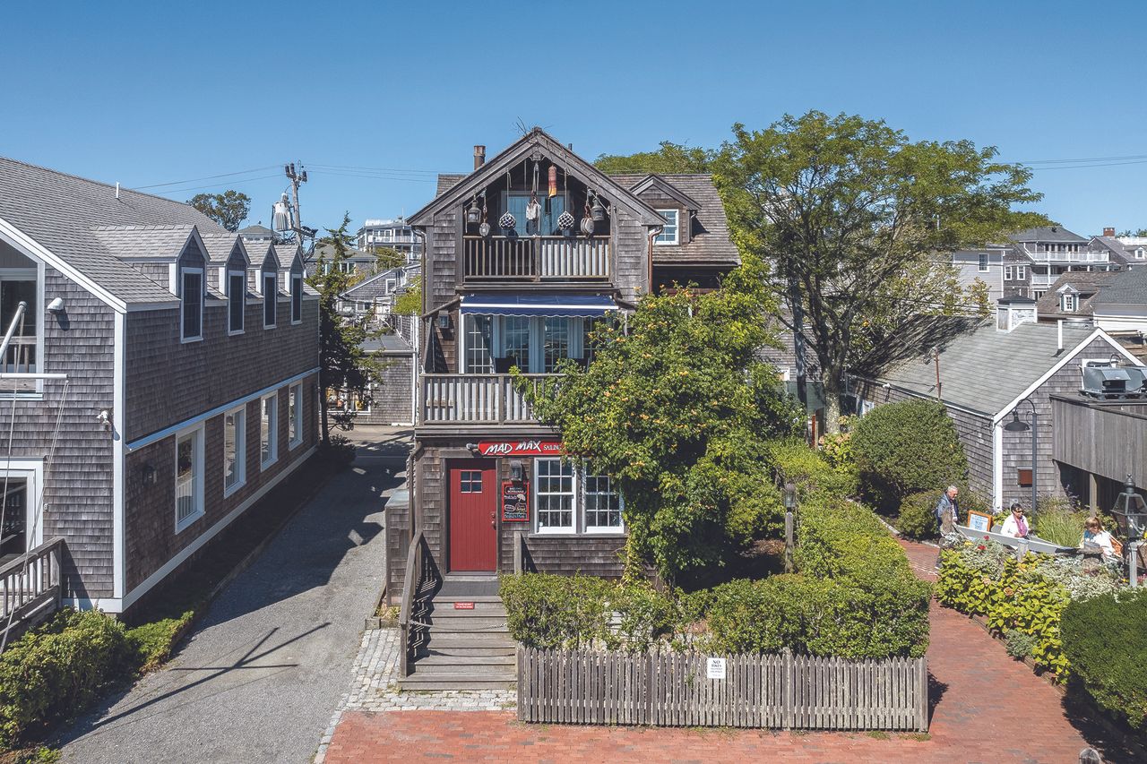 25 Dock Street