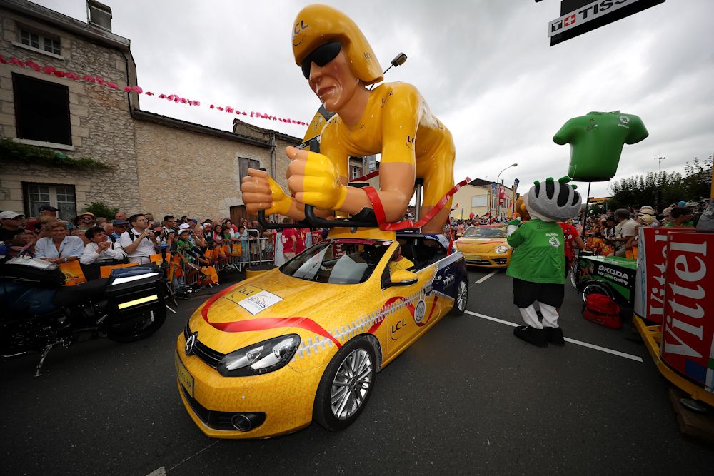 This yellow jersey is hard to miss in the caravan