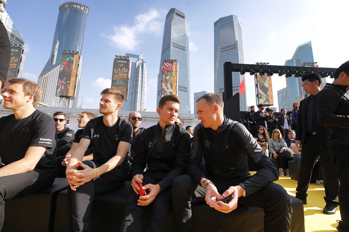 Chris Froome talks with teammate Michal Kwiatkowski