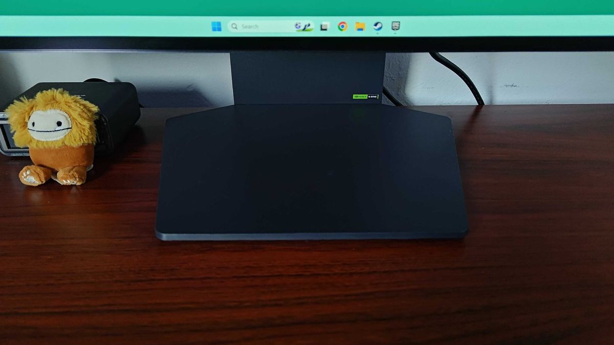 Close up of LG UltraGear 32GS95UE-B stand
