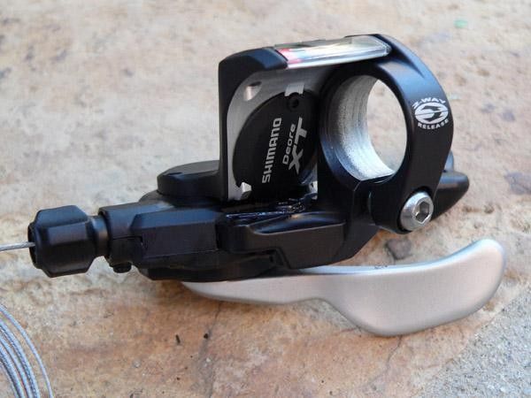 The detachable cover plate on the trigger shifter stores behind the Optical Gear Display so that you always know where it is if you decide to go display-less.