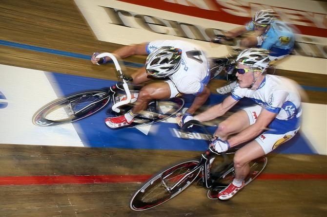 Kenny De Ketele and Gijs Van Hoecke showing how to do a hand-sling