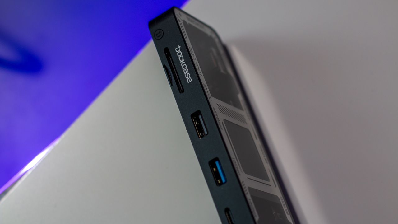 Dockcase Explorer Edition ports
