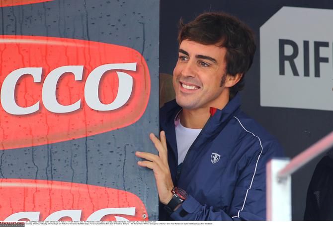 Fernando Alonso joins the Giro d'Italia for Stage 18