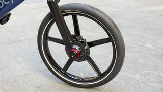 GoCycle GX: Front wheel and motor