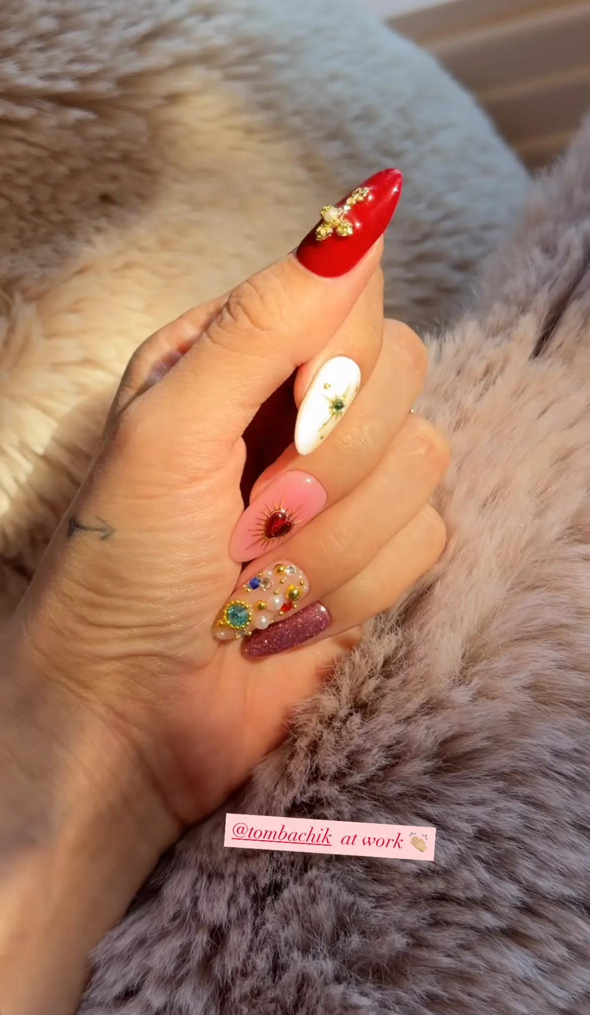 Selena Gomez&#039;s manicure