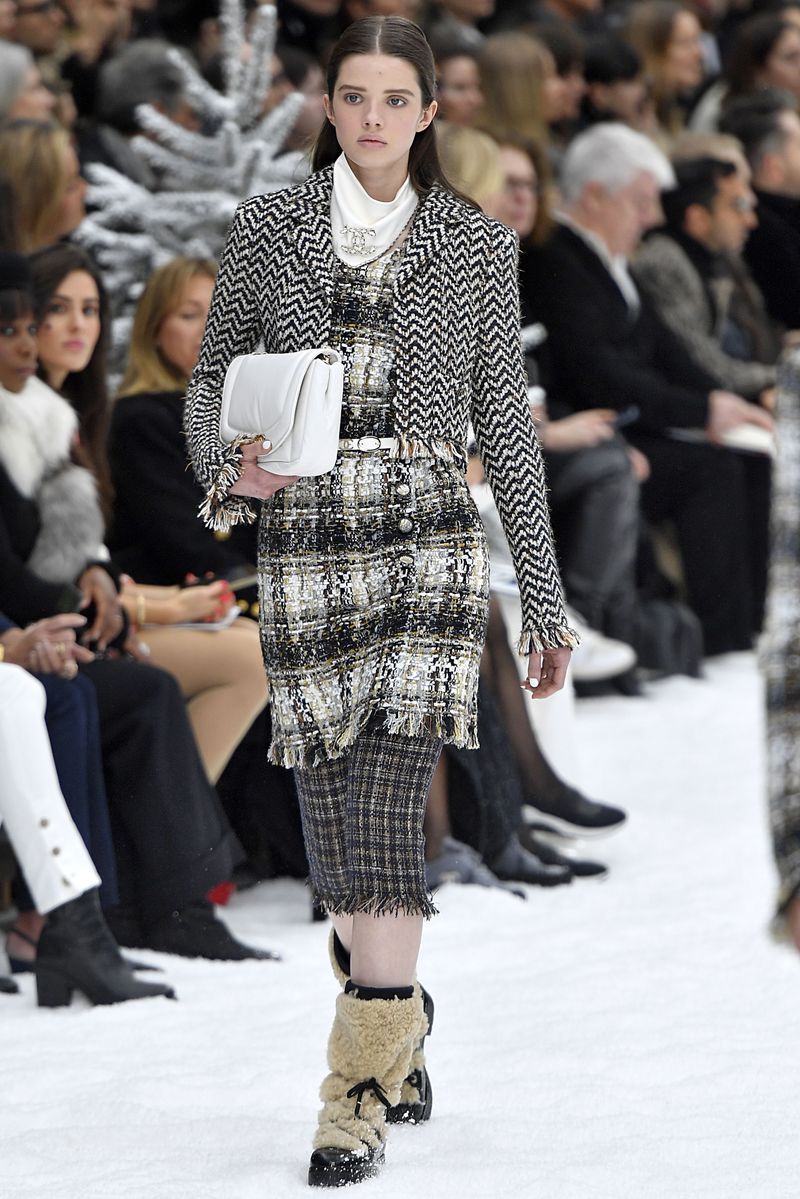 Clothing, Footwear, Leg, Human, Fashion show, Event, Runway, Shoulder, Joint, Outerwear,