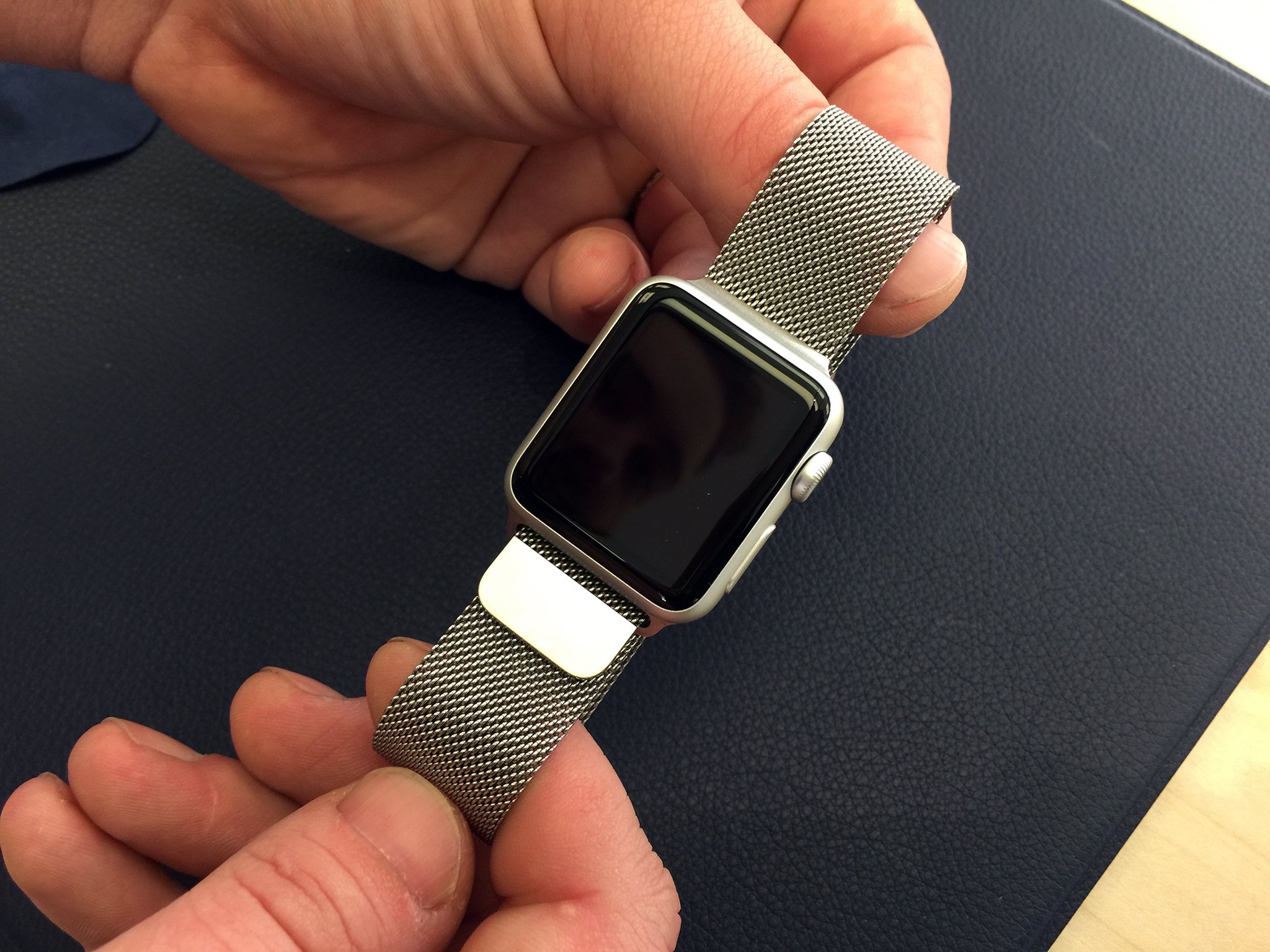 Apple watch silver. Эппл вотч серебристые. Apple watch Play Silver. АПЛ вотч серебристые на руке. Серебряные эпл вотч на руке.