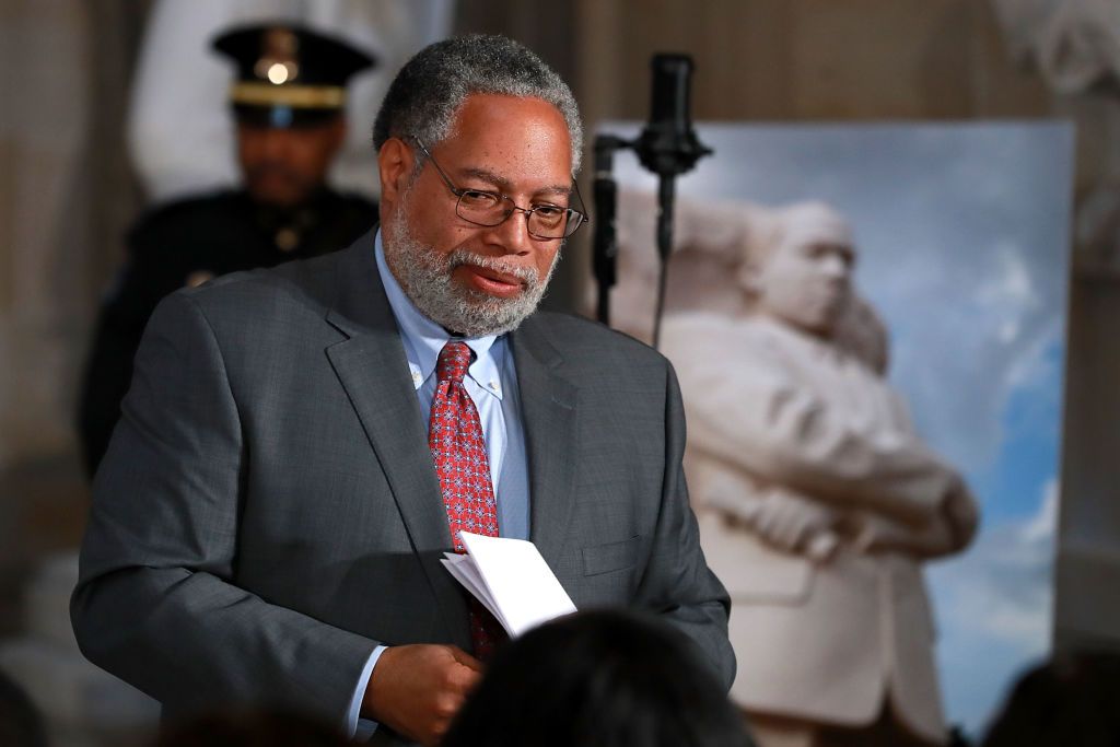 Lonnie Bunch III.