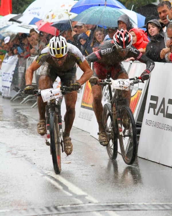 Nino Schurter outsprints Balz Weber for second.