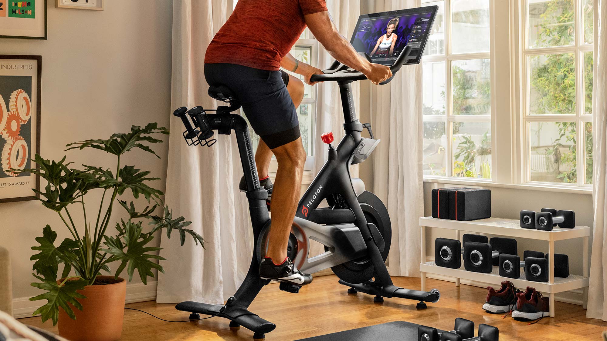 Peloton cycling hot sale from home