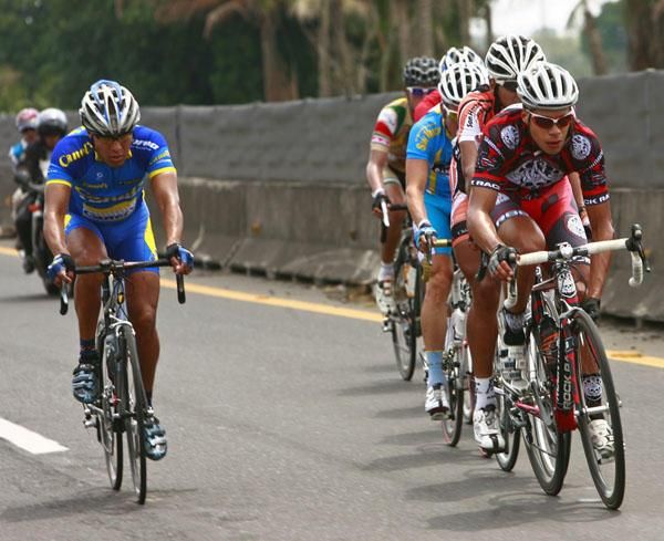 Ignacio Sarabia works on the front of the group.