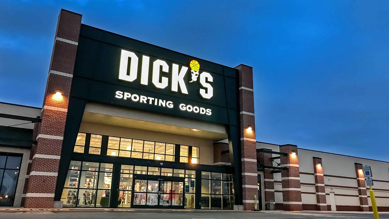 A Dick&amp;#039;s Sporting Goods store