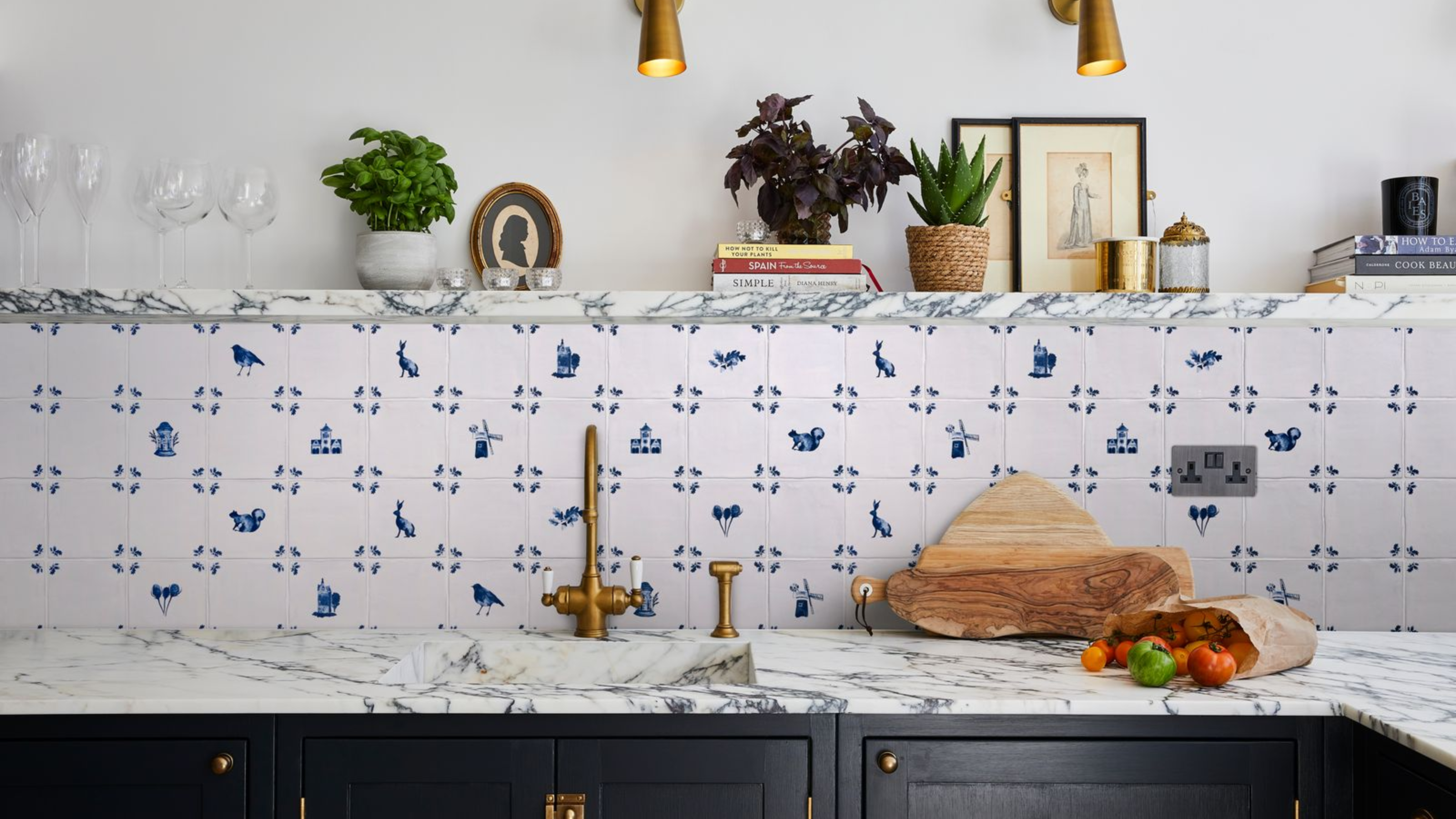 patterned splashback in a modern kitchen 