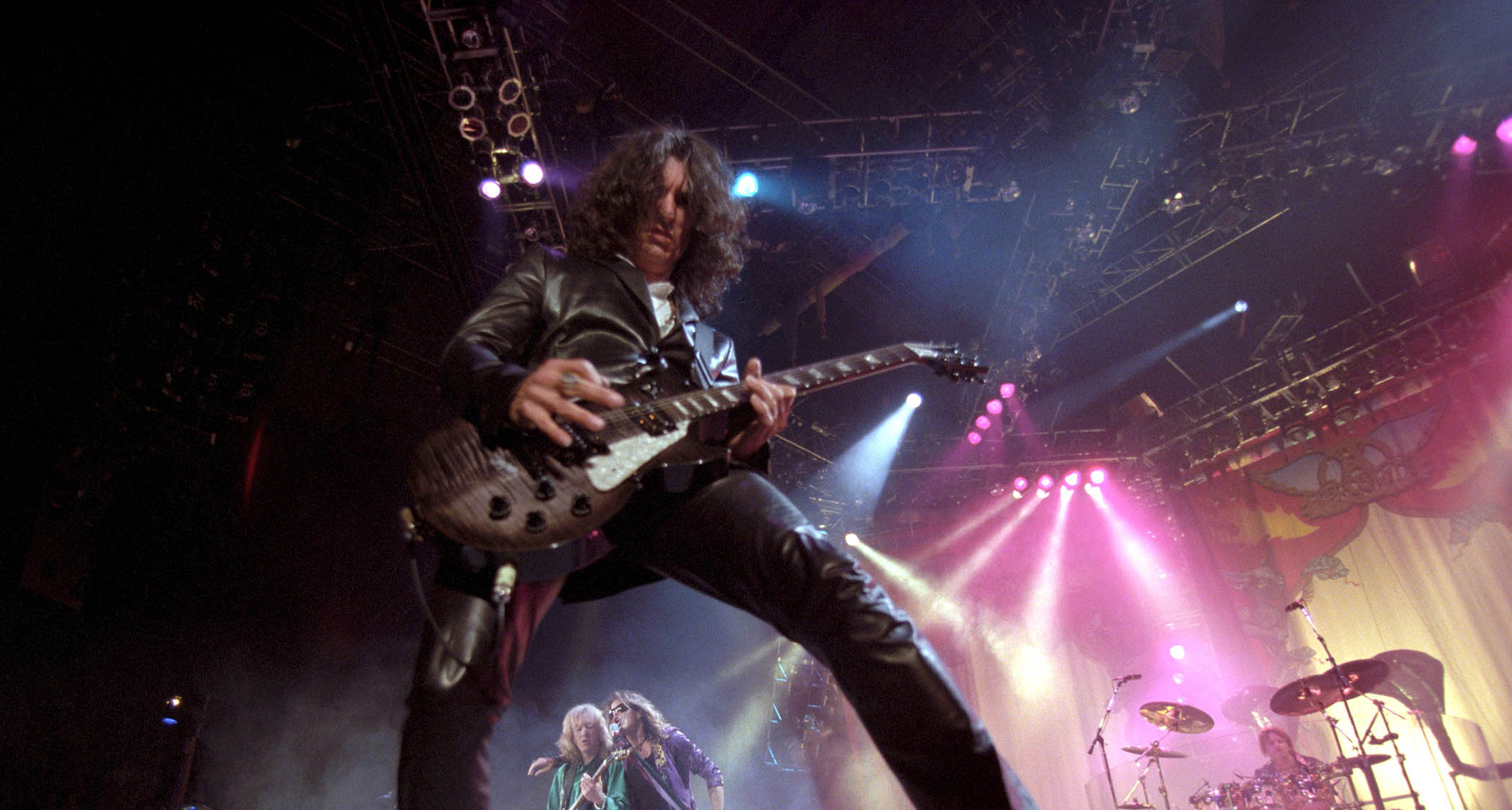 Joe Perry plays his custom Les Paul live in 1997