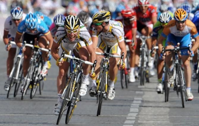Mark Cavendish (Columbia-HTC) wins the final stage of the Tour de France